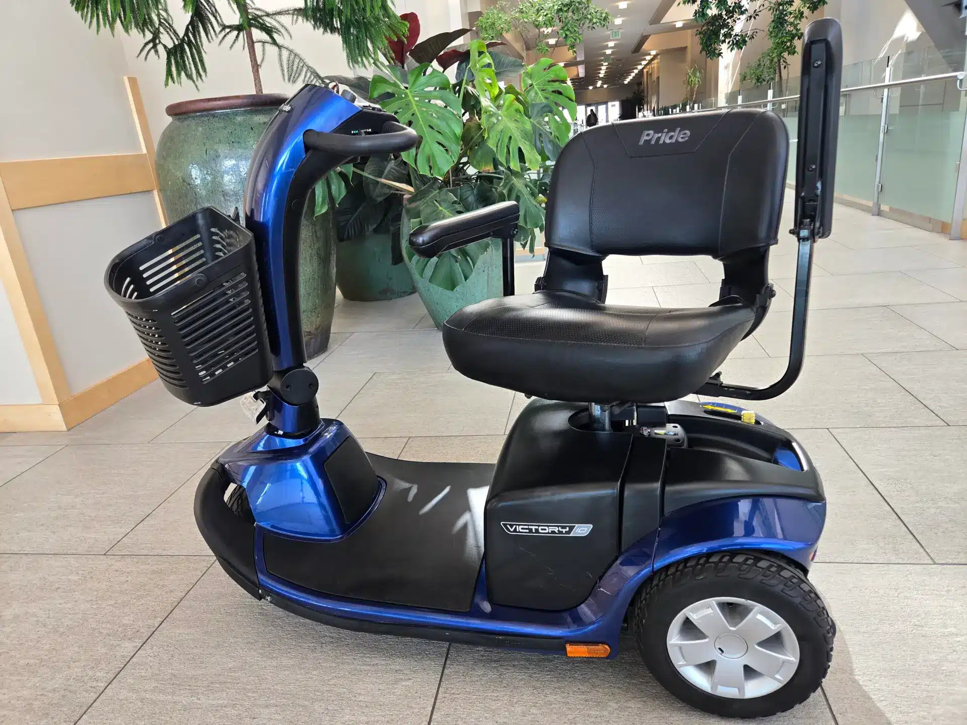 Used blue Pride Victory 10 3-wheel mobility scooter for sale in Utah – excellent condition with new batteries